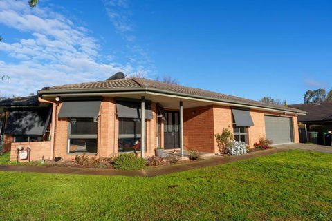 Relaxing 3bd In Tranquil Setting - Hervey Bay Accommodation 0