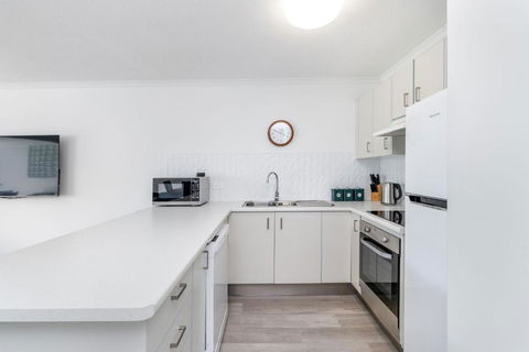 Relaxing Apartment In Resort - Hervey Bay Accommodation 2