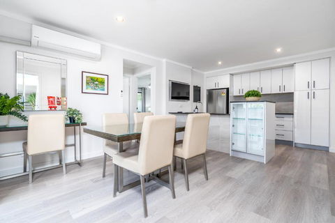 Renovated Townhouse Close To The CBD And Schools - Tourism Hervey Bay 2