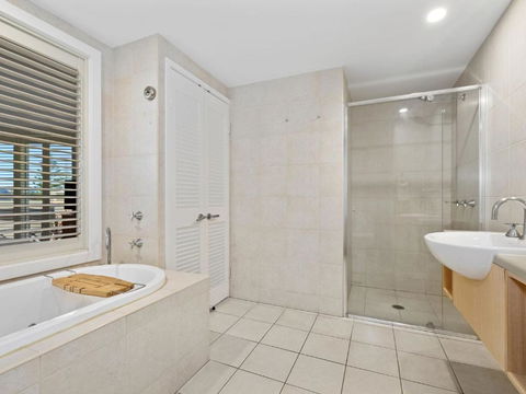 RESORT ON THE BEACH 2214/2215 - Hervey Bay Accommodation 2
