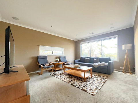 Retreat Andrew House - Hervey Bay Accommodation 0