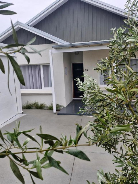 Retreat - Hervey Bay Accommodation 0