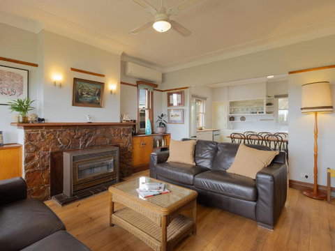 Retro Retreat - Hervey Bay Accommodation 0