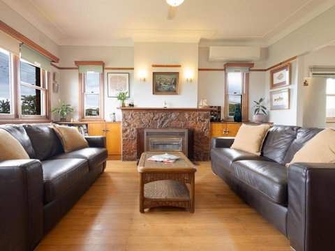 Retro Retreat - Hervey Bay Accommodation 1