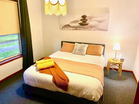 Retro Riverside Redan, Ballarat - Hervey Bay Accommodation 1