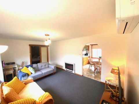 Retro Riverside Redan, Ballarat - Hervey Bay Accommodation 2