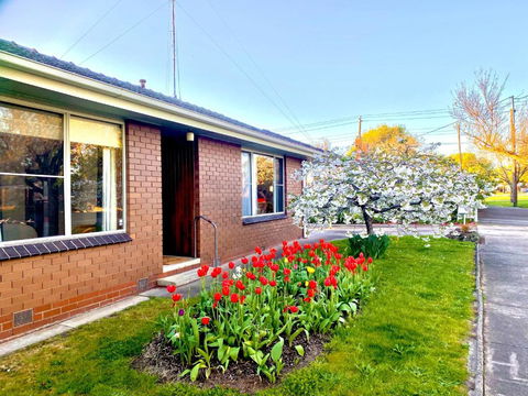 Retro Riverside Redan, Ballarat - Hervey Bay Accommodation 0