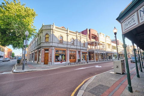RIALTO SUITES Fremantle - Hervey Bay Accommodation 0
