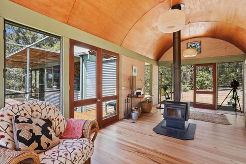 Rikkara Sanctuary 19 Rikkara Avenue Private Retreat - Tourism Hervey Bay 1