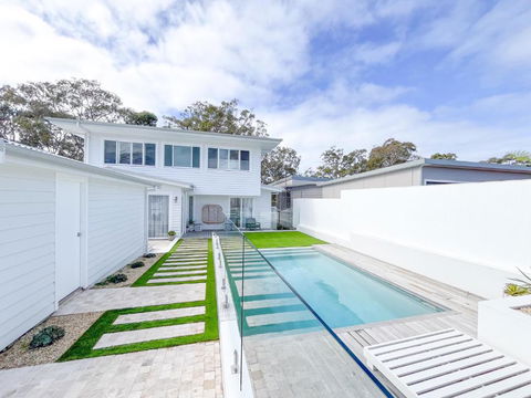 Riva House - Tourism Hervey Bay 0