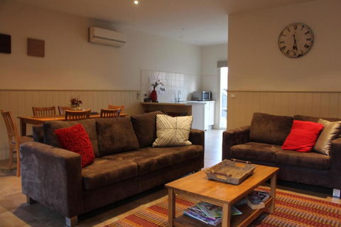 River Rock Cottage Centrally Located And Dog Friendly - Hervey Bay Accommodation 0