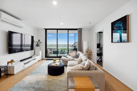 Riverina - Ultimate Footscray Getaway With Parking - Hervey Bay Accommodation 0