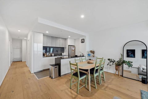 Riverina - Ultimate Footscray Getaway With Parking - Hervey Bay Accommodation 2