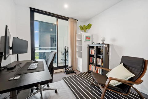 Riverina - Ultimate Footscray Getaway With Parking - Hervey Bay Accommodation 3