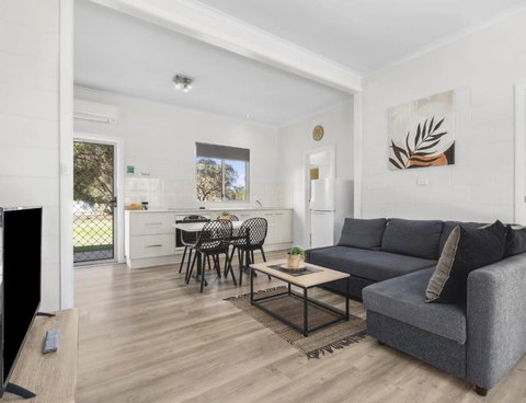 Riversands Rest Accommodation Paringa - River Box Cottage - Hervey Bay Accommodation 1