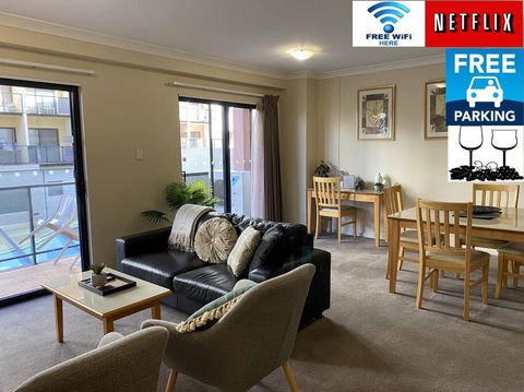 RIVERSIDE CITY VIEW PARKING NETFLIX WIFI WINE FREE - Hervey Bay Accommodation 0