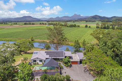 Riverview Homestead - Bring The Boat! - Tourism Hervey Bay 0