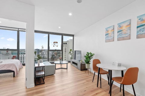 RiverViews 1BR 1BA Skytower Apt With Pool, Gym, Sauna - Tourism Hervey Bay 0