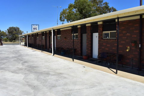 Riviana Motel - Hervey Bay Accommodation 1