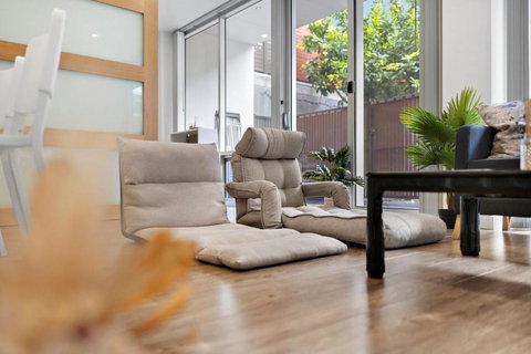 Rose - The Fringe Escape - Tourism Hervey Bay 0