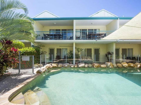 SAILS 9 Beachfront Getaway Horseshoe Bay - Tourism Hervey Bay 0