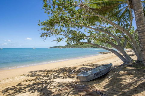 SAILS 9 Beachfront Getaway Horseshoe Bay - Tourism Hervey Bay 1