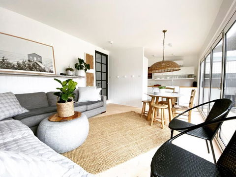 Saint Brides - Superior Boutique Accomodation - STEPS TO PAKINGTON STREET - Hervey Bay Accommodation 2