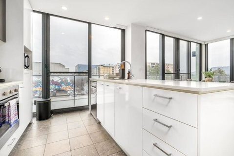 Roomy 2BR 2BA City-Centre Apt - Hervey Bay Accommodation 2