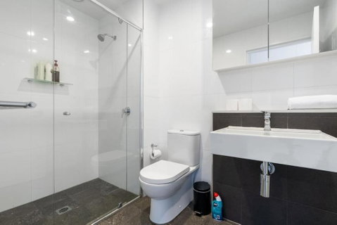 Roomy 2BR 2BA City-Centre Apt - Hervey Bay Accommodation 3