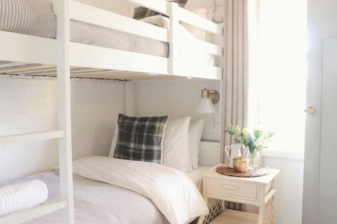 Rustic Chic 200 Metres From CBD - Hervey Bay Accommodation 1