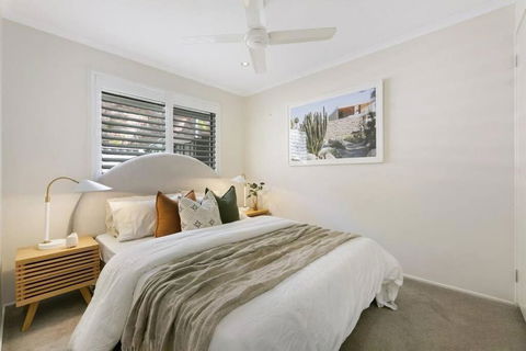 Riviera Road Miami - 4BRM Dual Villa - Hervey Bay Accommodation 1