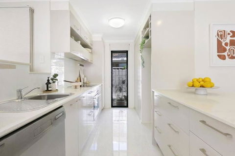 Riviera Road Miami - 4BRM Dual Villa - Hervey Bay Accommodation 3
