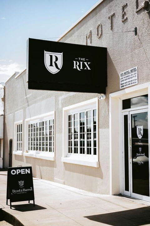 Rix Hotel Motel - Hervey Bay Accommodation 2