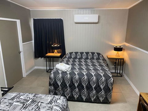 Rix Hotel Motel - Hervey Bay Accommodation 1