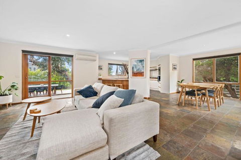 Roadknight Ocean Road View 236 - Hervey Bay Accommodation 3