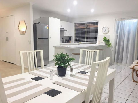 Robin Joy - Tourism Hervey Bay 0