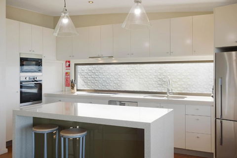 Rolling Waves 3 - Beach Access & Pet Friendly! - Tourism Hervey Bay 3
