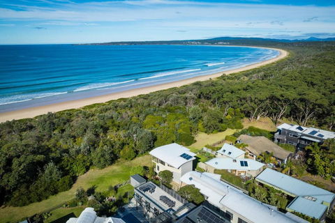 Rolling Waves 3 - Beach Access & Pet Friendly! - Tourism Hervey Bay 0