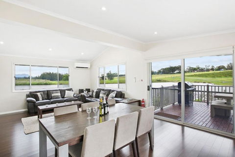 Romantic Lakehouse Set In A Private Vineyard In The Hunter Valley - Tourism Hervey Bay 2