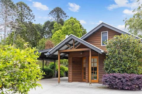 Romantic Lakeview Cottage - Hervey Bay Accommodation 1