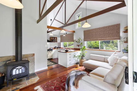 Romantic Lakeview Cottage - Hervey Bay Accommodation 3