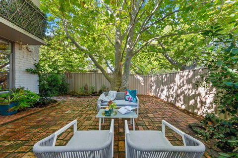 Romantic Retreat With Garden - Tourism Hervey Bay 1