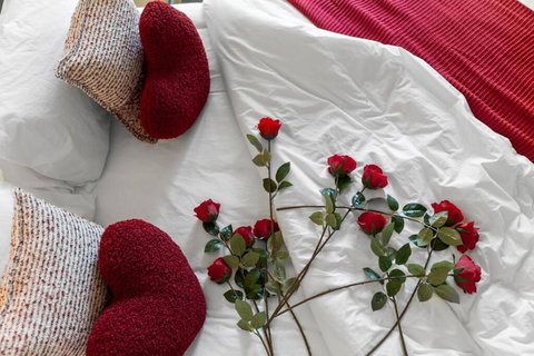 Romantic Retreat With Garden - Tourism Hervey Bay 3