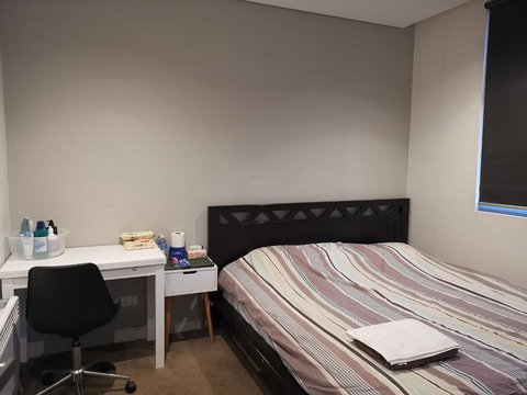 Room With King-size Bed Close To Melbourne CBD & Southern Cross Station - Hervey Bay Accommodation 0