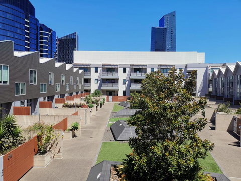 Room With King-size Bed Close To Melbourne CBD & Southern Cross Station - Hervey Bay Accommodation 3