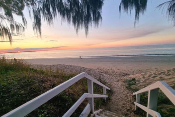 Rosalynda- Luxury Beachfront 3 BR Townhouse with Hervey Bay Accommodation
