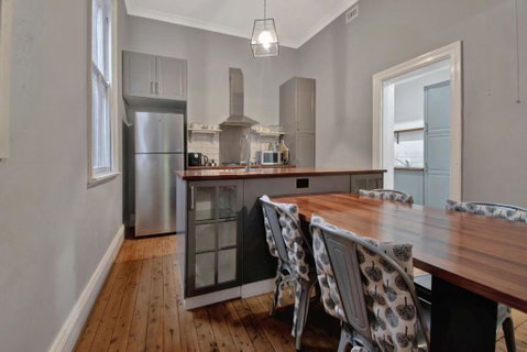 Rose Cottage - Stroll To CBD, Leafy Setting - Hervey Bay Accommodation 1