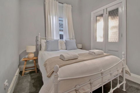 Rose Cottage - Stroll To CBD, Leafy Setting - Hervey Bay Accommodation 2