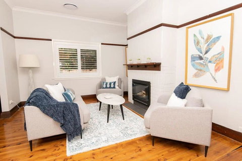 Rose Hill On Hamer, 1940s Charming Cottage Near Cook Park - Hervey Bay Accommodation 2