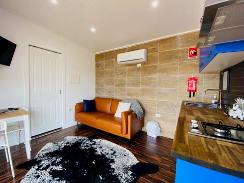 Rose Quartz - 1 Bed With Mountain Views - Kundalini Lodge - Hervey Bay Accommodation 3